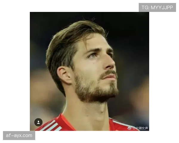 皮克这生活简直像豪门二代，场下买个表都能让人怀疑他是不是掉进钱堆里了